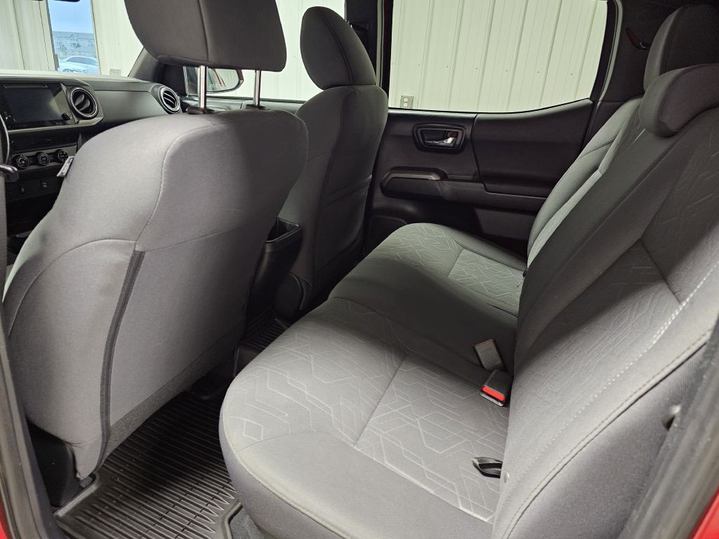 2016 Toyota Tacoma Image 11