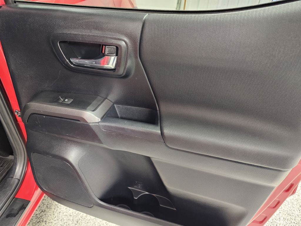 2016 Toyota Tacoma Image 12