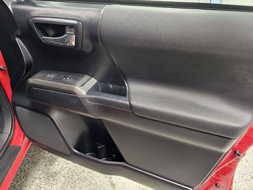 2016 Toyota Tacoma Image 14