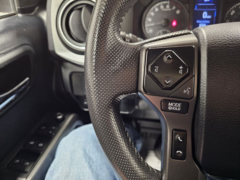 2016 Toyota Tacoma Image 17
