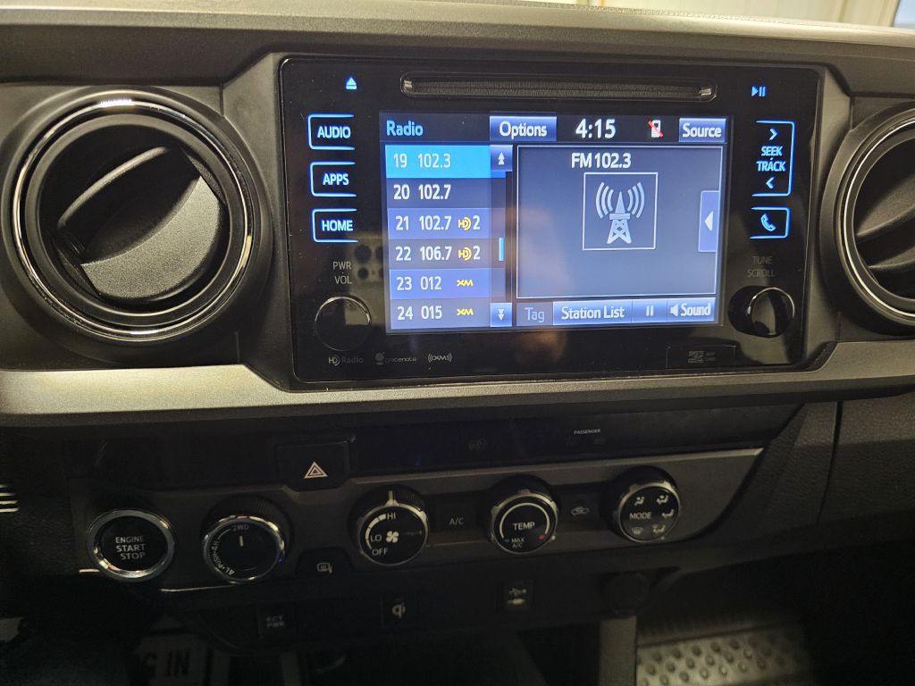 2016 Toyota Tacoma Image 24