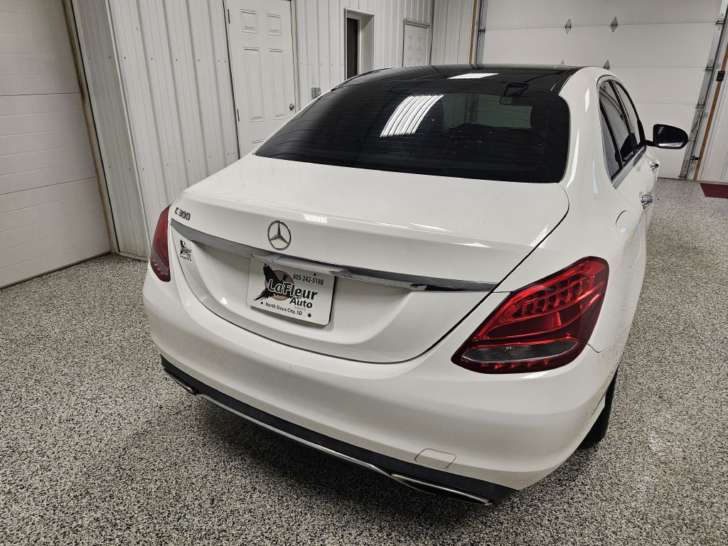 2016 Mercedes-Benz C-Class Image 6