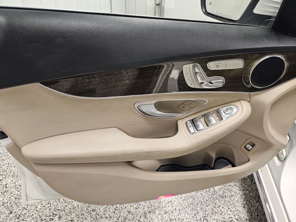 2016 Mercedes-Benz C-Class Image 9