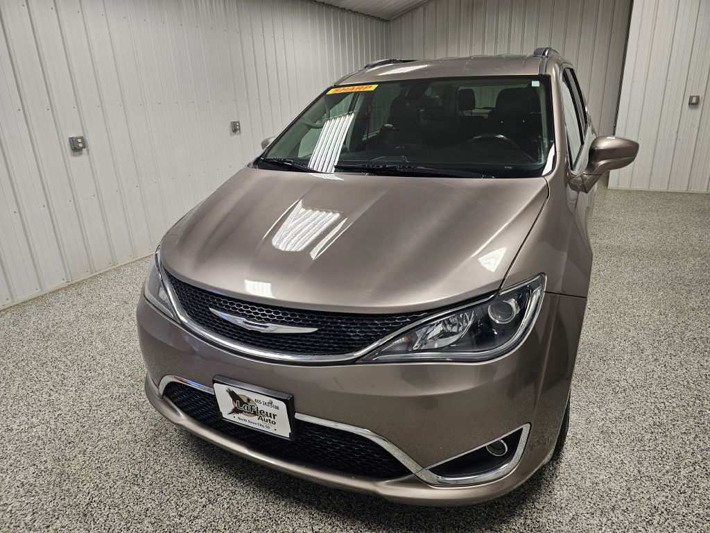 2017 Chrysler Pacifica Image 4