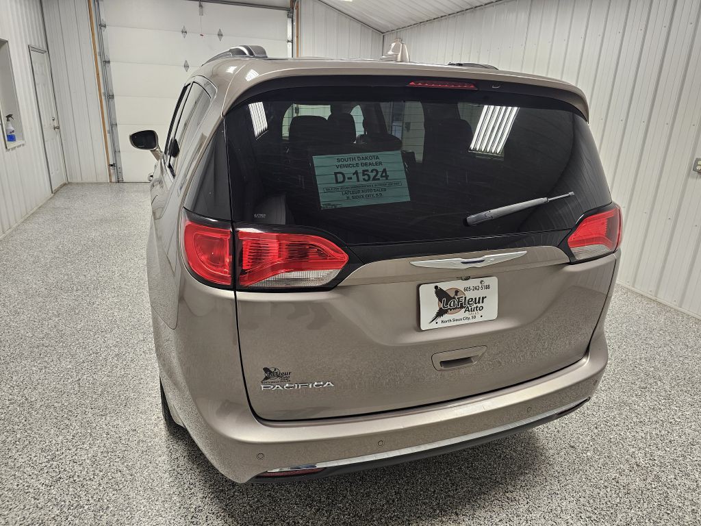 2017 Chrysler Pacifica Image 5