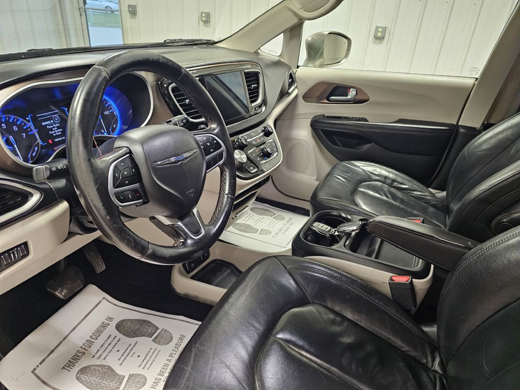 2017 Chrysler Pacifica Image 9
