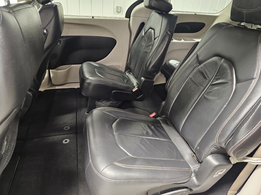 2017 Chrysler Pacifica Image 10