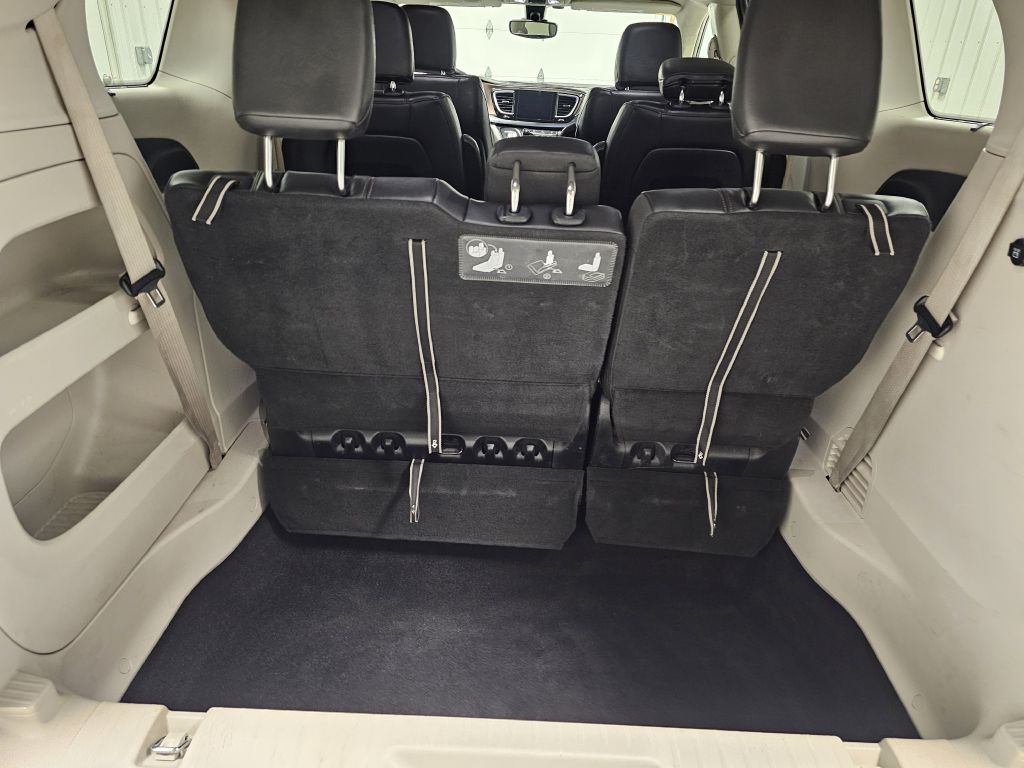 2017 Chrysler Pacifica Image 11