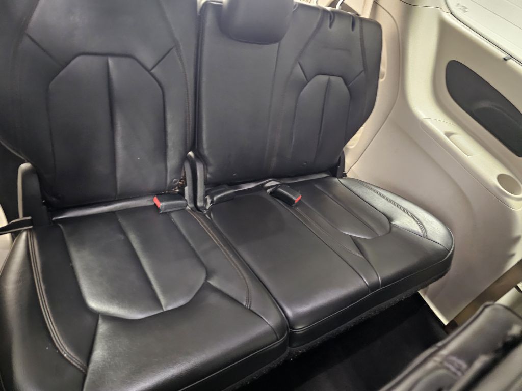 2017 Chrysler Pacifica Image 12