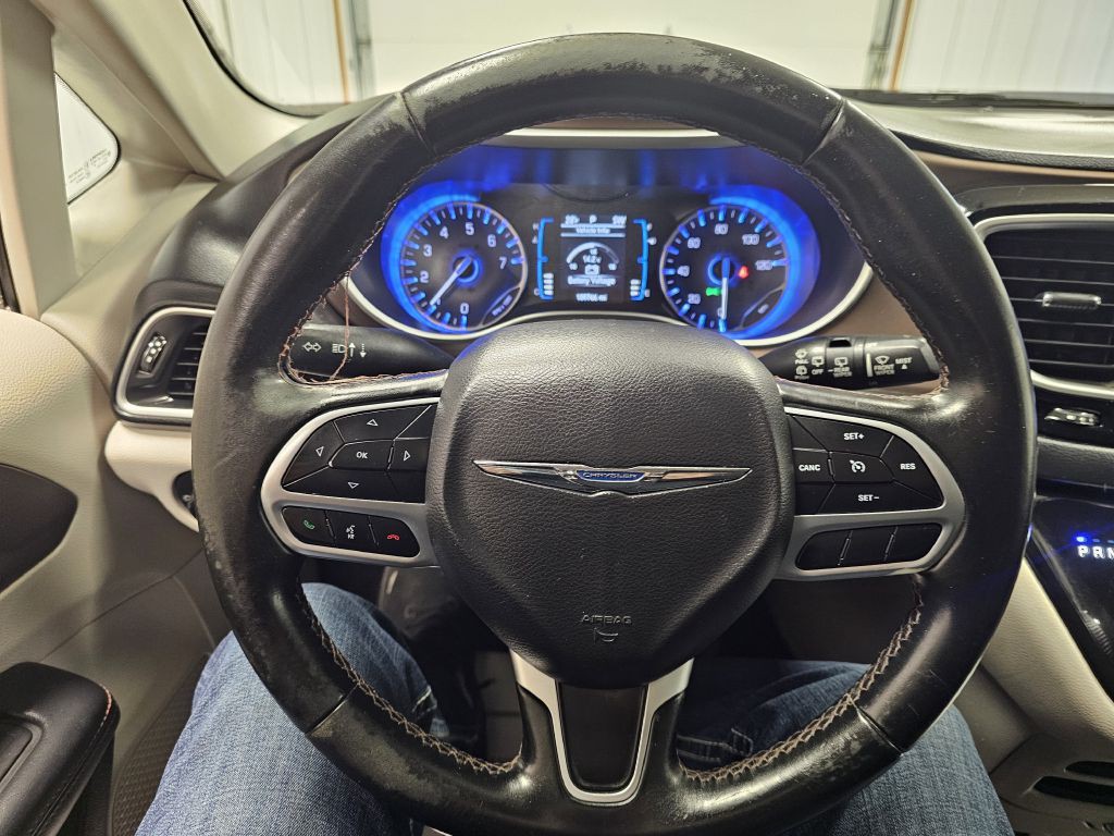 2017 Chrysler Pacifica Image 16