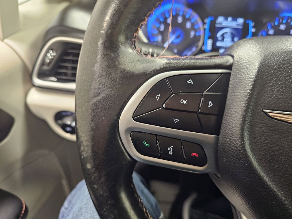 2017 Chrysler Pacifica Image 17