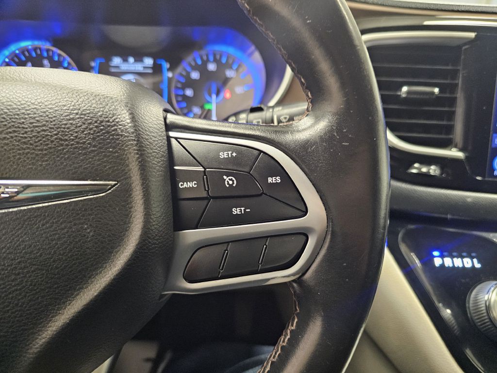 2017 Chrysler Pacifica Image 18