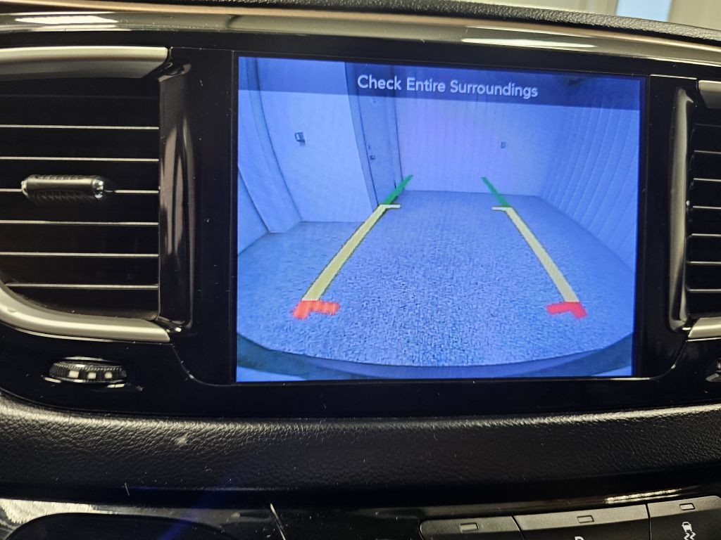 2017 Chrysler Pacifica Image 22