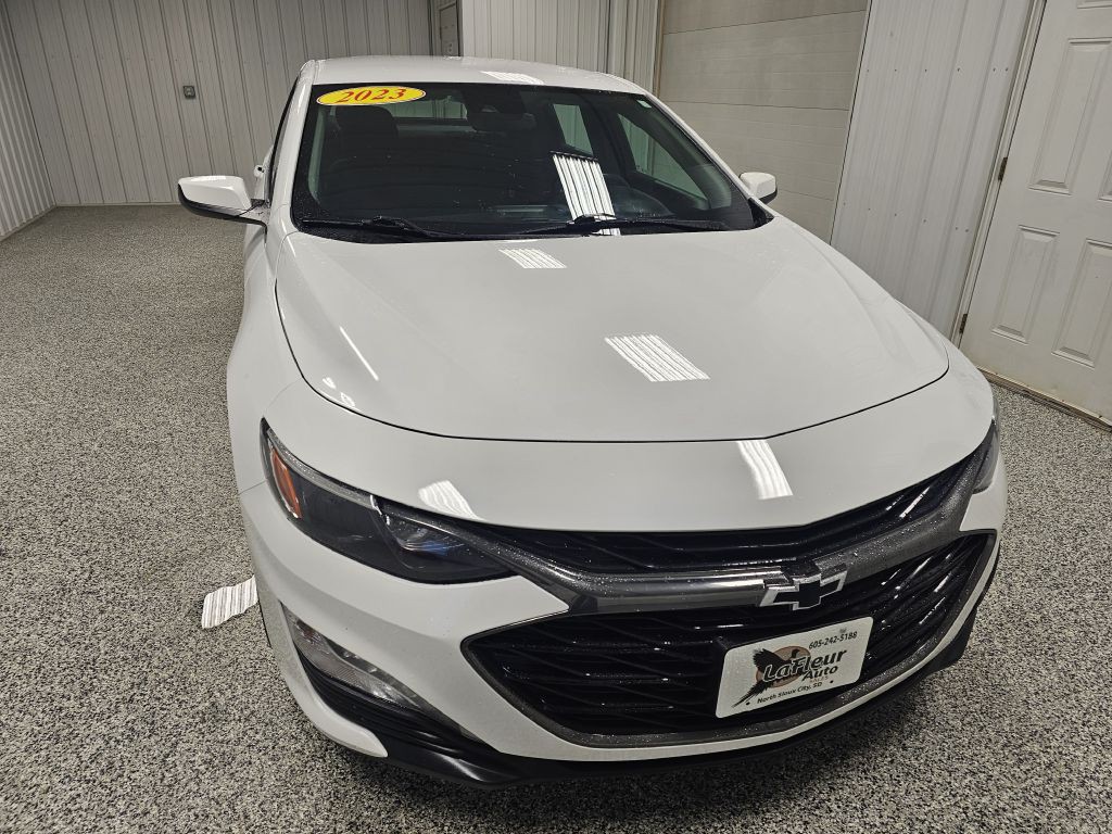 2023 Chevrolet Malibu Image 3