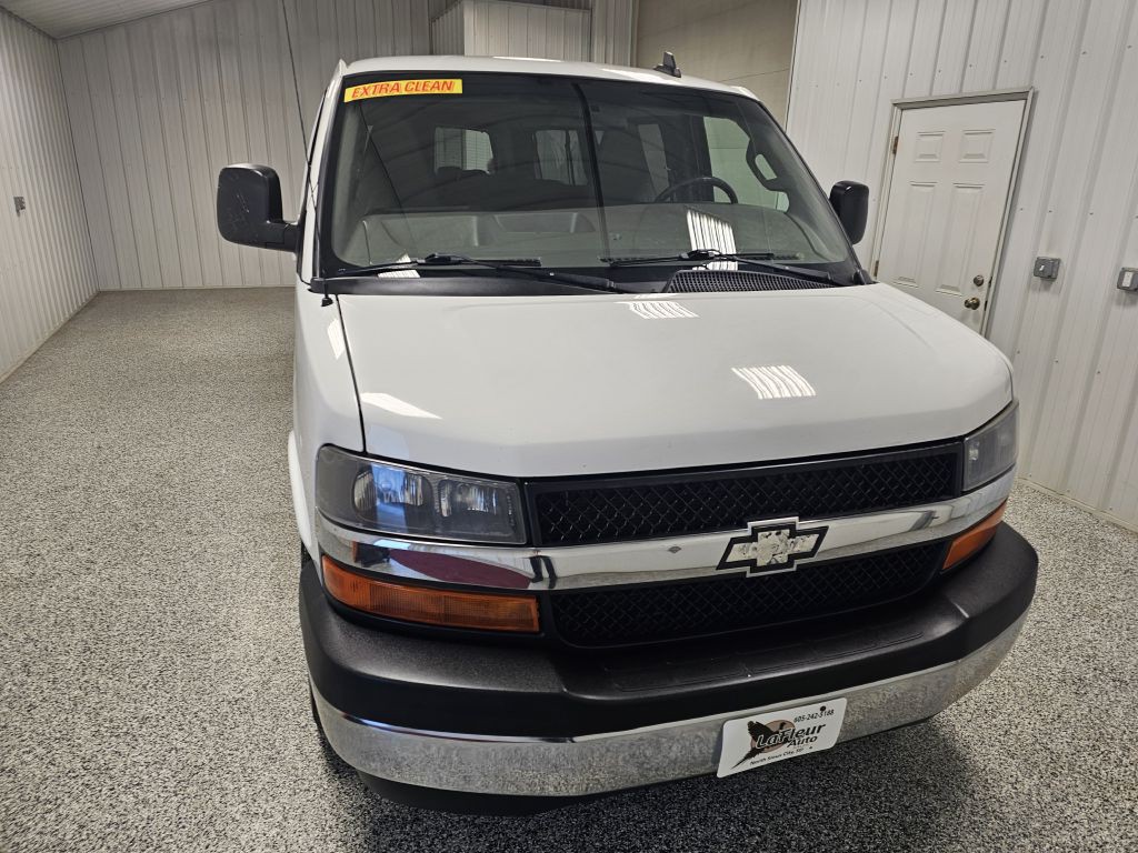 2017 Chevrolet Express Image 3