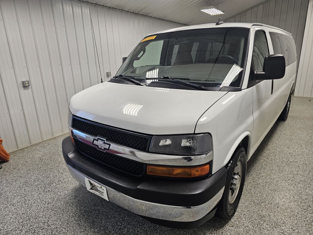 2017 Chevrolet Express Image 4