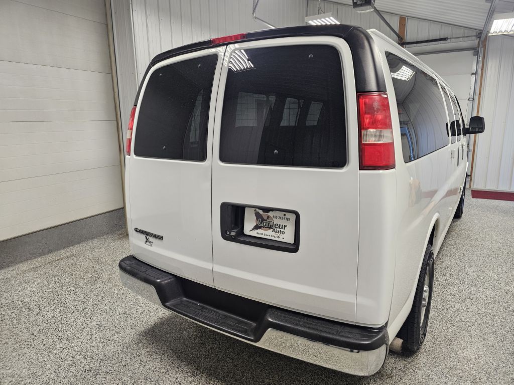 2017 Chevrolet Express Image 6