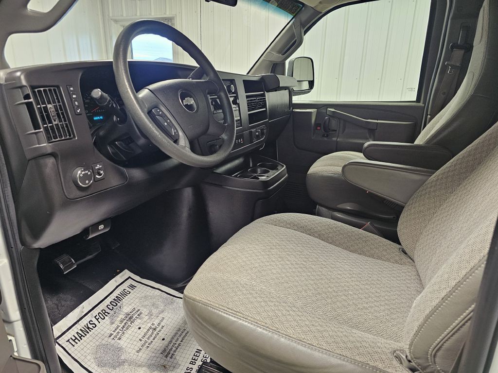2017 Chevrolet Express Image 8