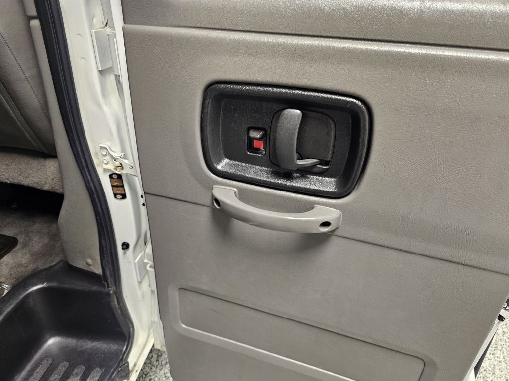 2017 Chevrolet Express Image 10