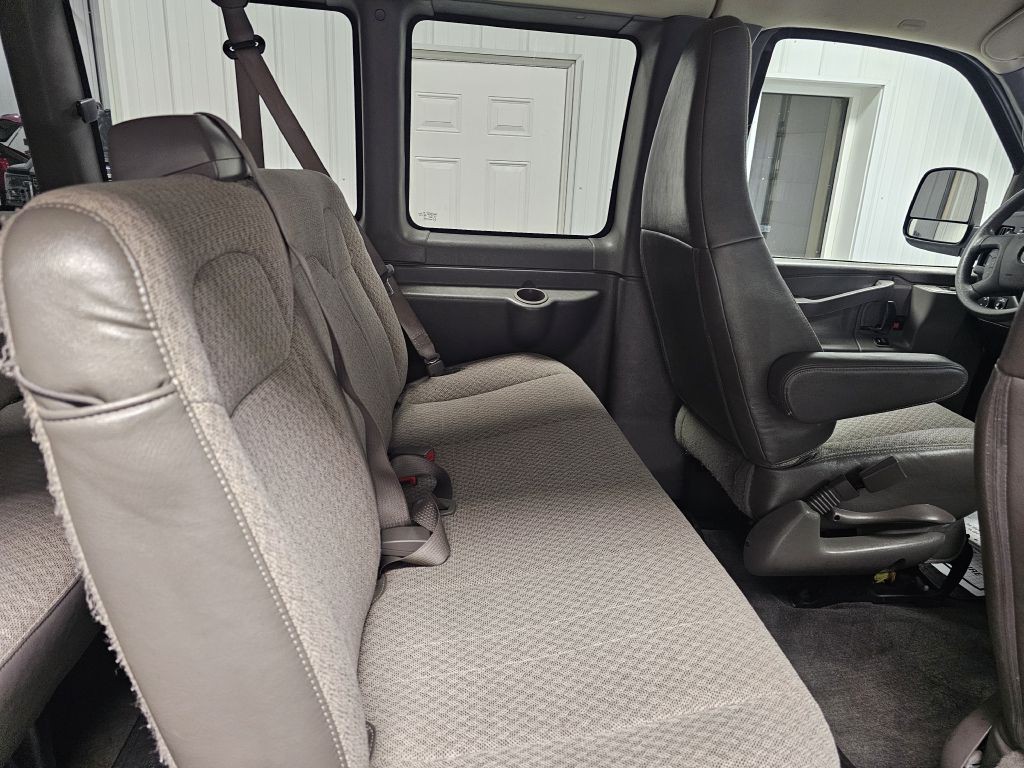 2017 Chevrolet Express Image 11