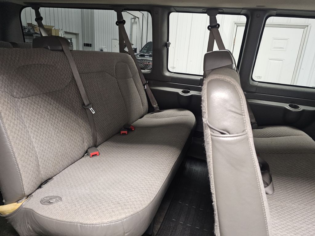 2017 Chevrolet Express Image 12