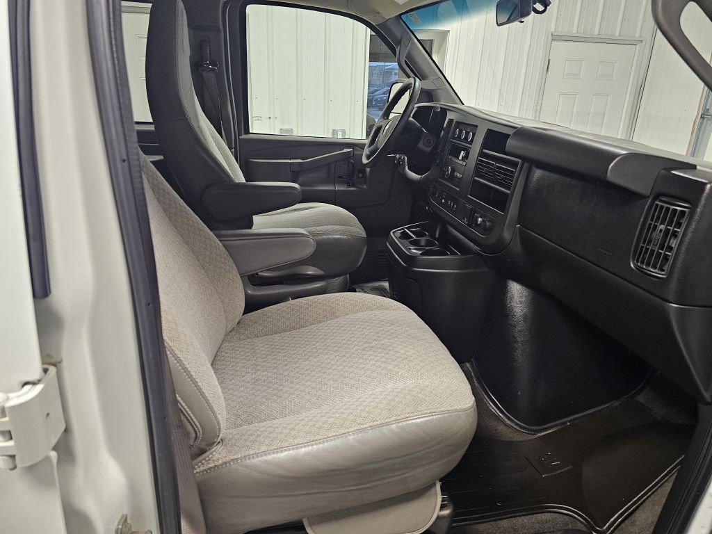 2017 Chevrolet Express Image 15