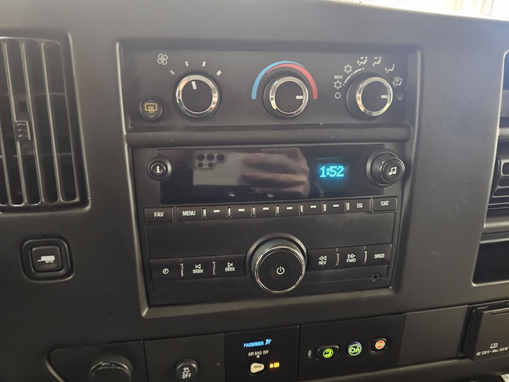 2017 Chevrolet Express Image 18