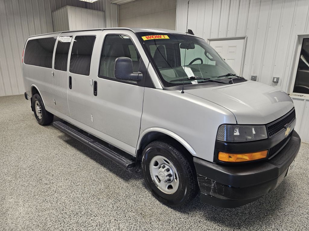 2018 Chevrolet Express Image 2
