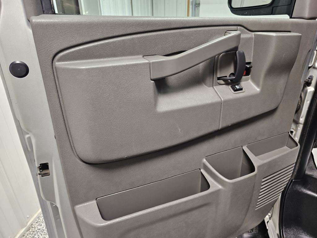 2018 Chevrolet Express Image 7
