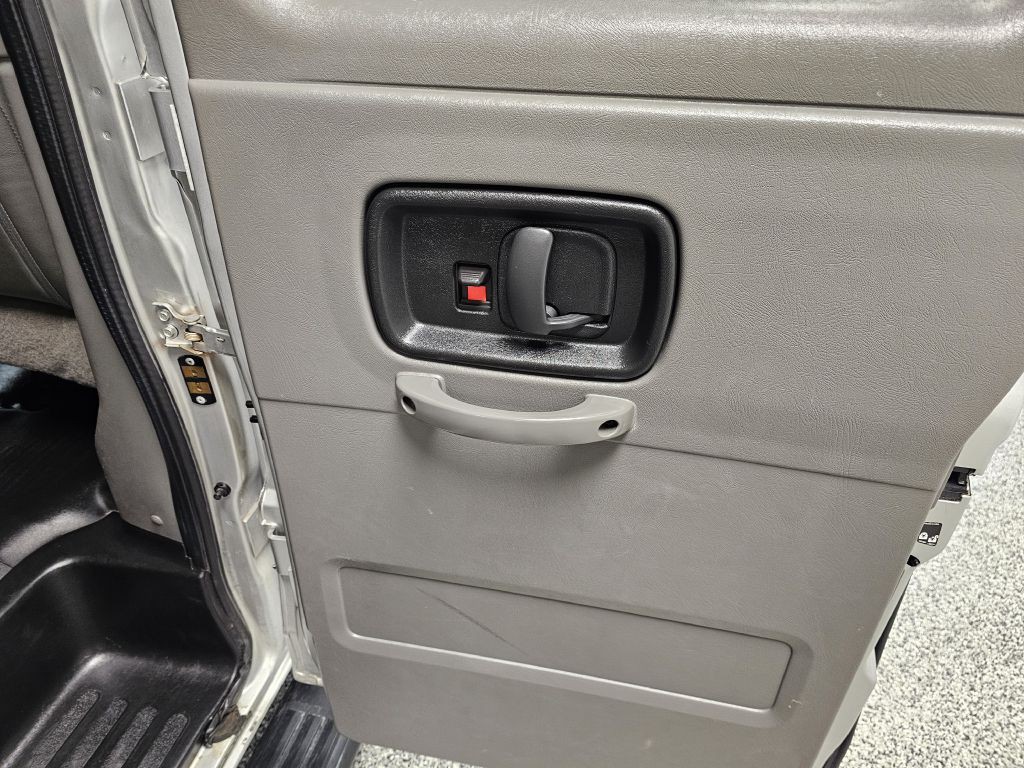 2018 Chevrolet Express Image 10