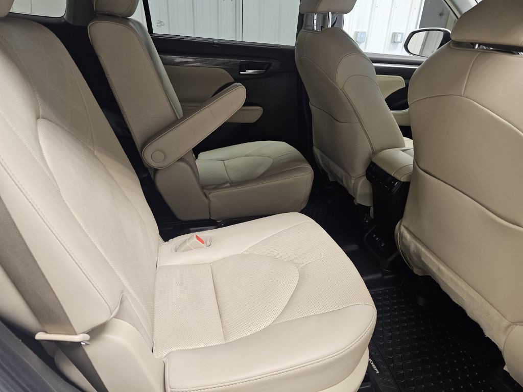 2020 Toyota Highlander Image 16