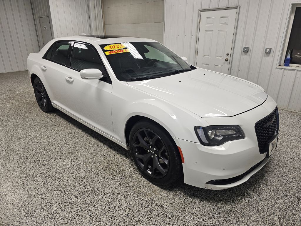 2023 Chrysler 300 Image 2