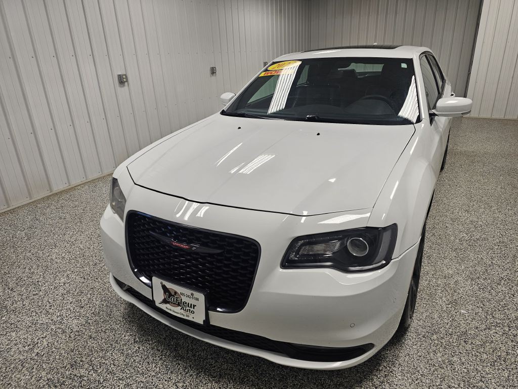 2023 Chrysler 300 Image 4