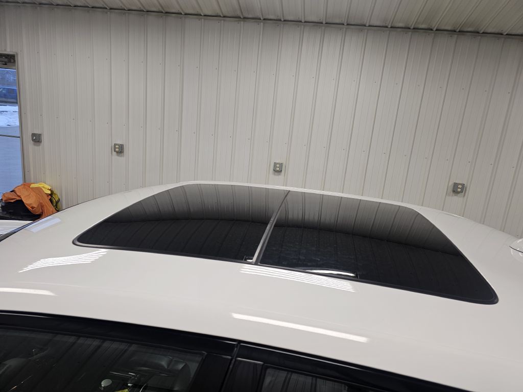 2023 Chrysler 300 Image 7