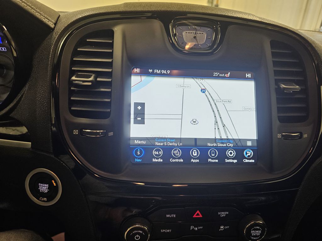 2023 Chrysler 300 Image 24