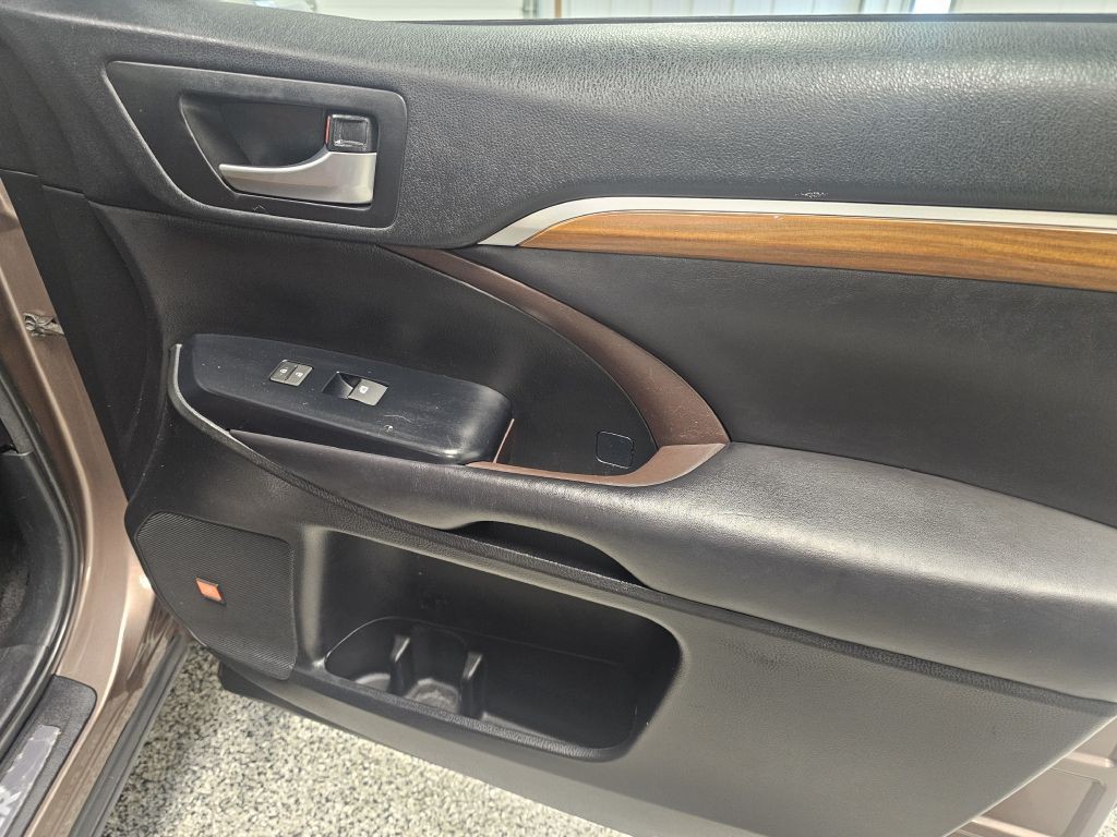 2018 Toyota Highlander Image 16