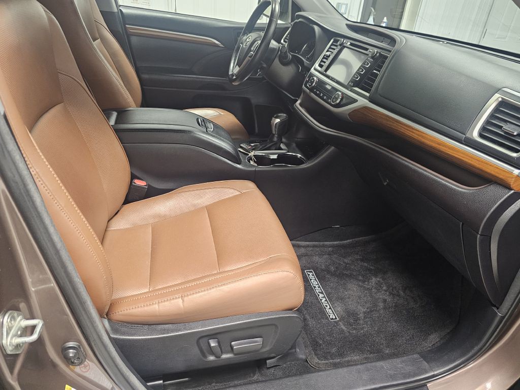 2018 Toyota Highlander Image 17