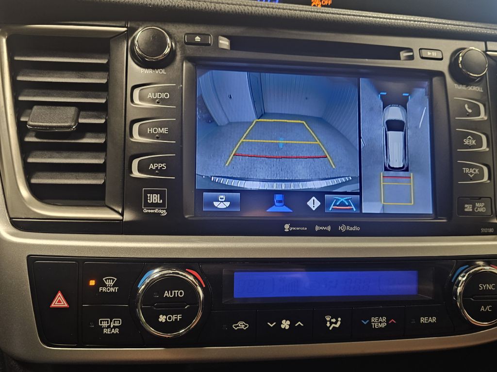 2018 Toyota Highlander Image 24