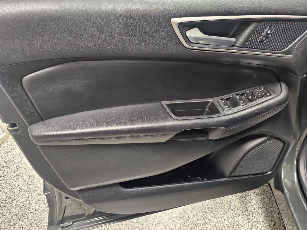 2022 Ford Edge Image 8