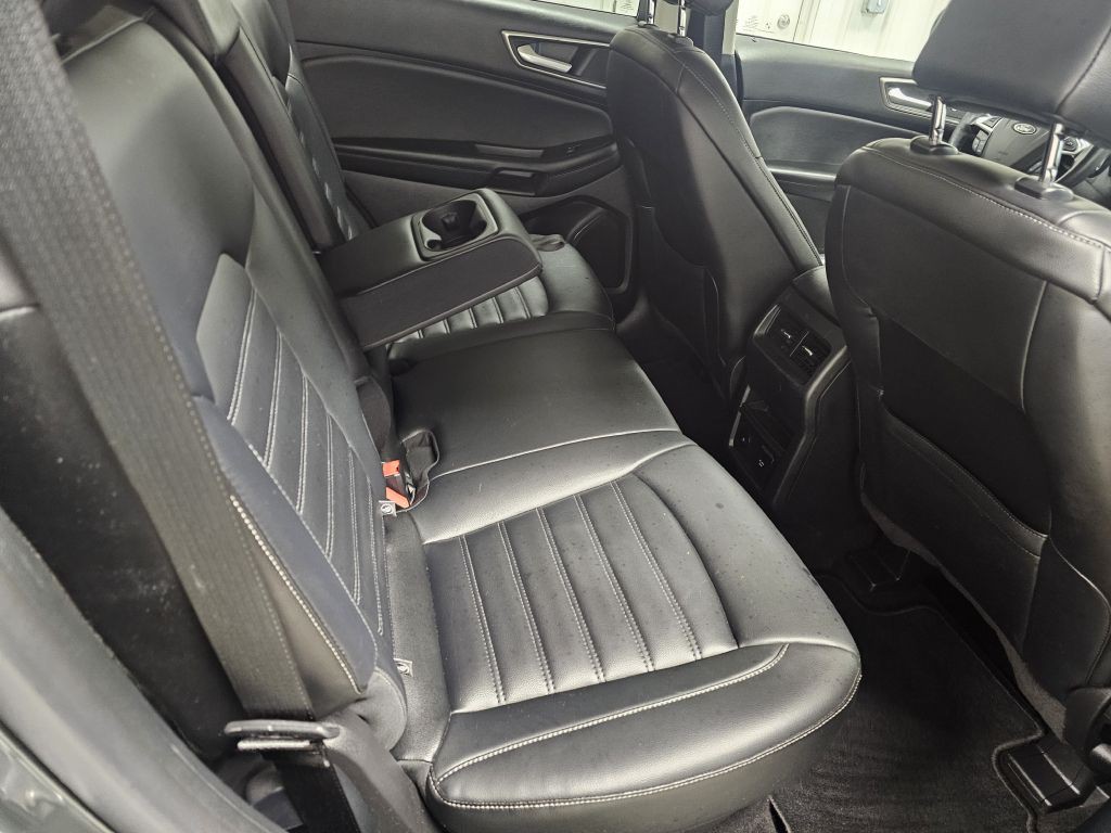 2022 Ford Edge Image 15