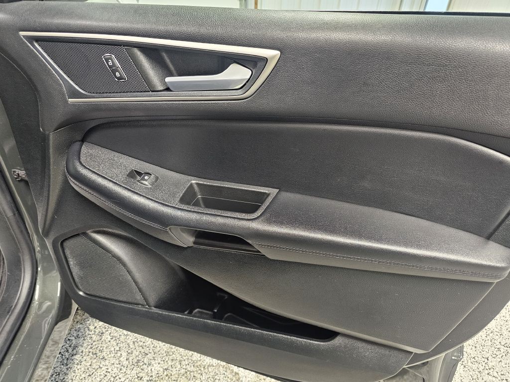 2022 Ford Edge Image 16