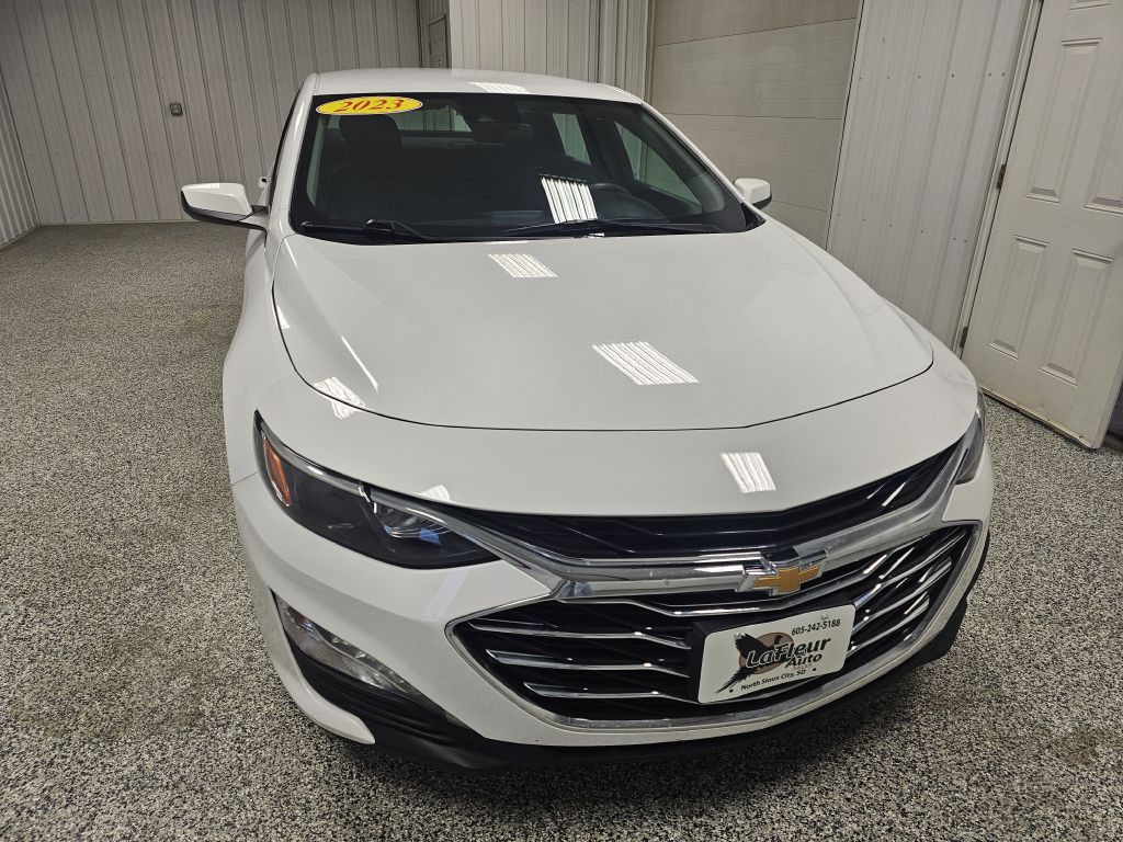 2023 Chevrolet Malibu Image 3