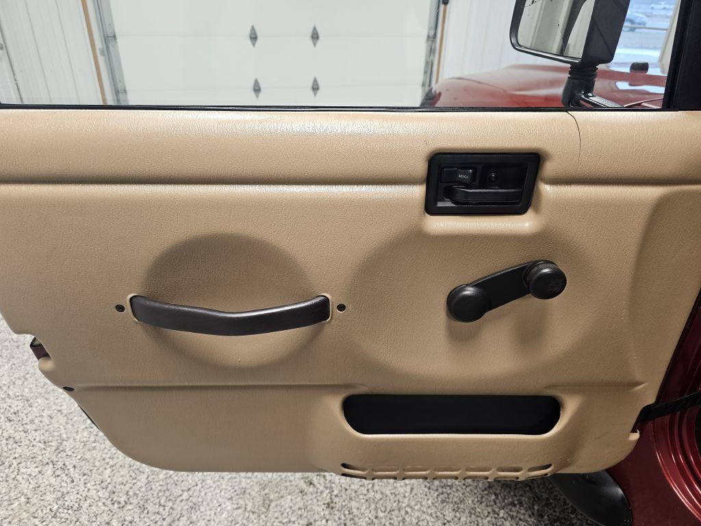 1999 Jeep Wrangler Image 8