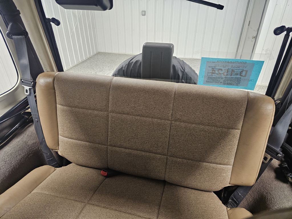 1999 Jeep Wrangler Image 10