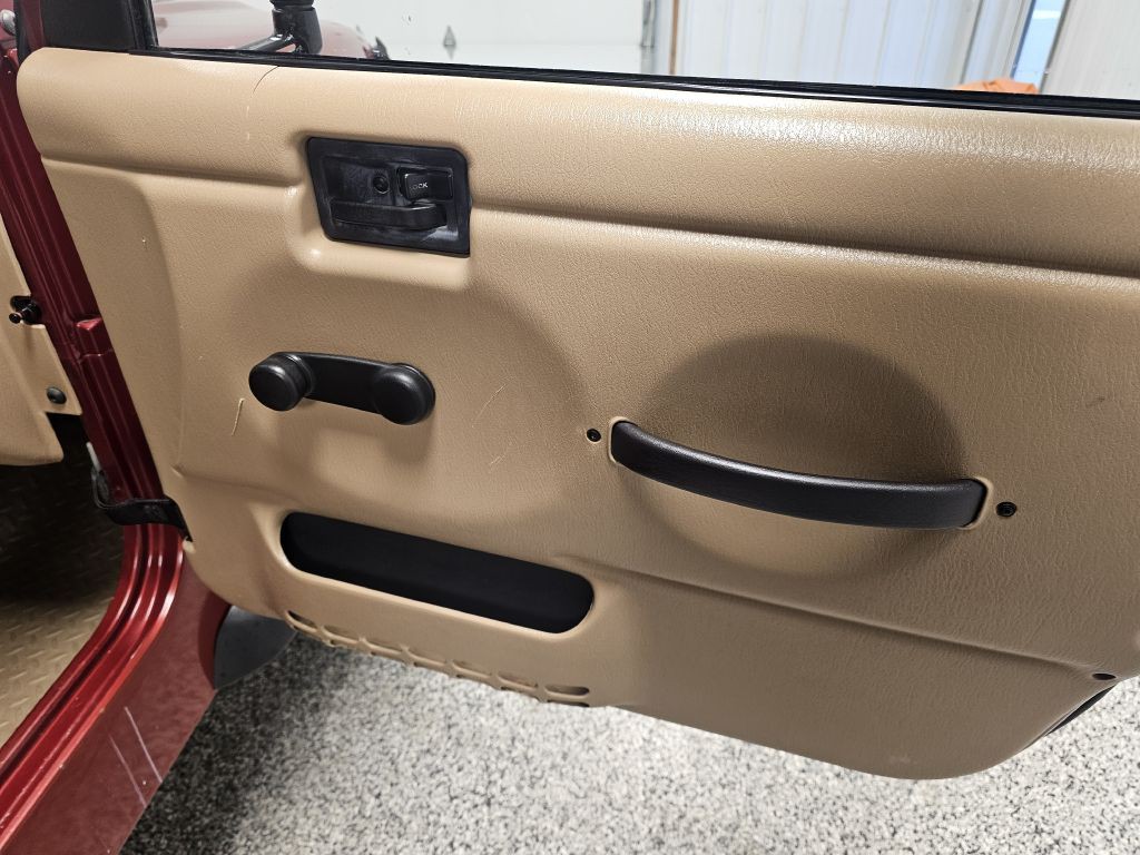 1999 Jeep Wrangler Image 12