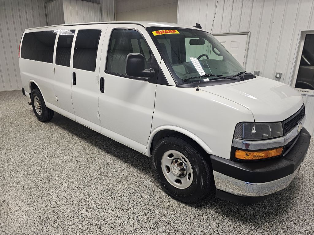 2018 Chevrolet Express Image 2