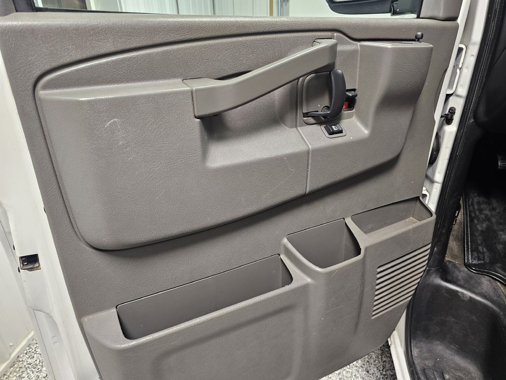 2018 Chevrolet Express Image 8