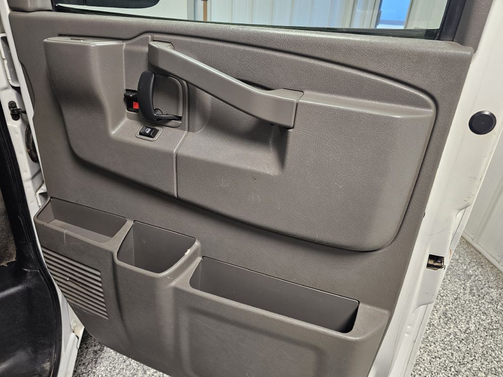 2018 Chevrolet Express Image 13