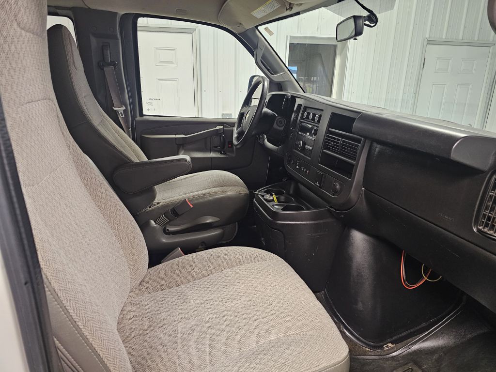 2018 Chevrolet Express Image 14