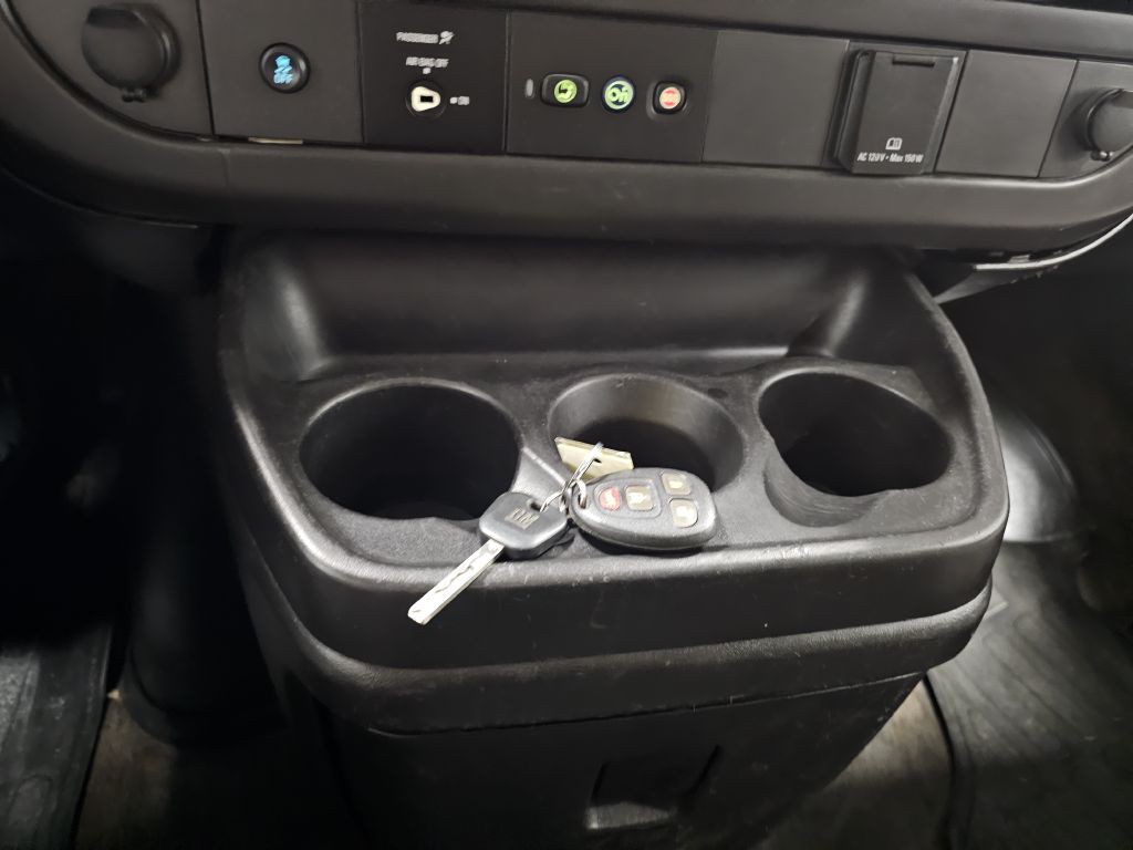 2018 Chevrolet Express Image 16